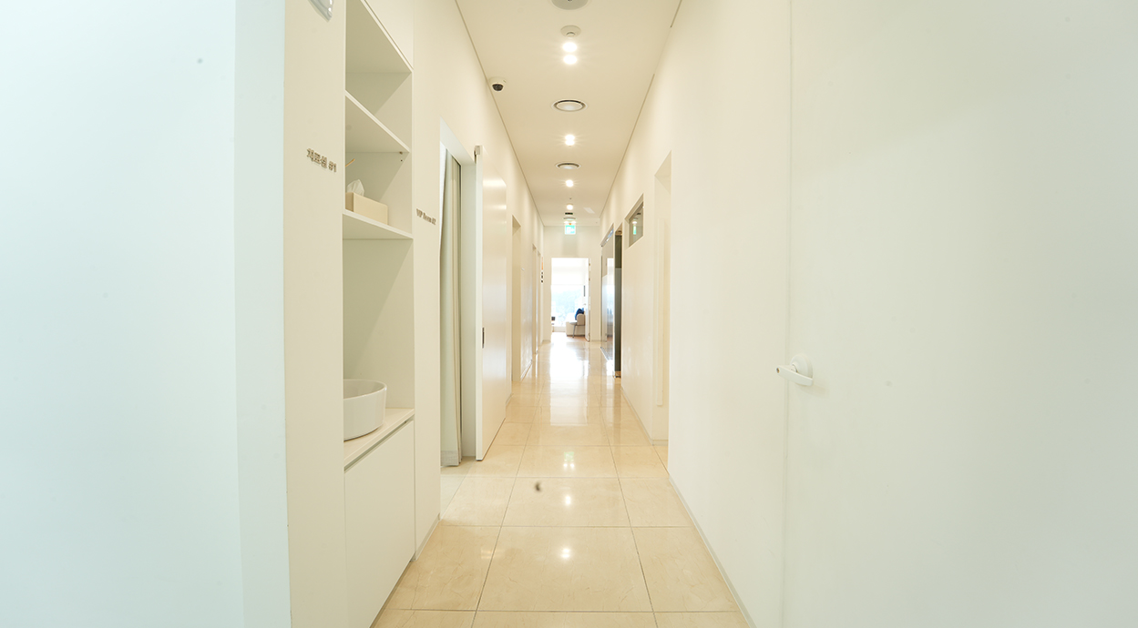 13th Floor Lobby